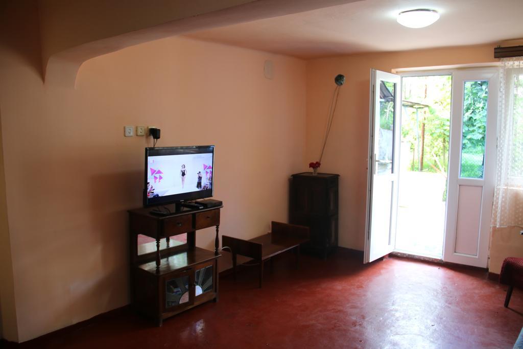 Achi Guest House Makhinjauri Exterior photo