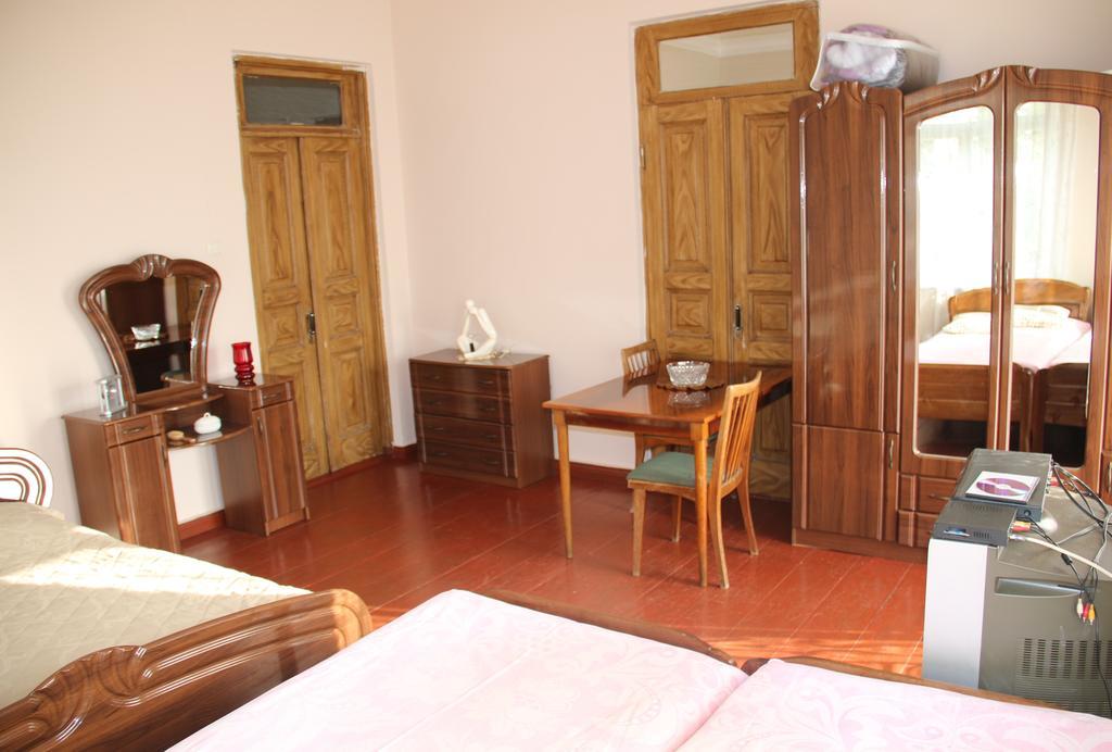 Achi Guest House Makhinjauri Room photo